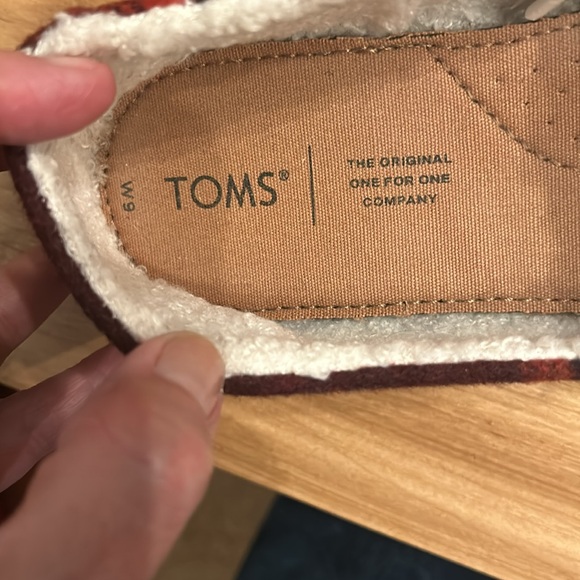 Toms red plaid shoes women size 9 - Picture 2 of 4